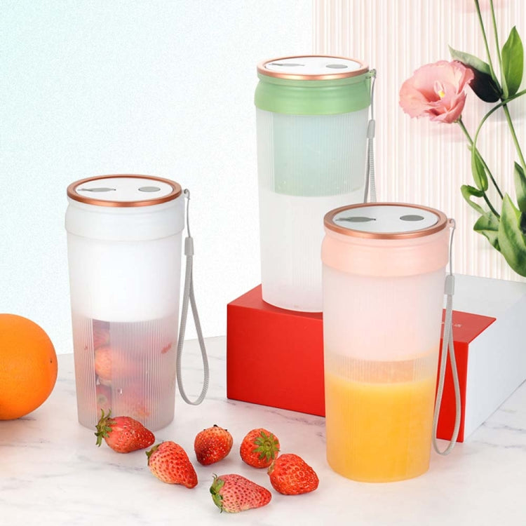 LGZ-1 500ml Electric Portable Juicer with 4 stainless steel blades, showcasing its sleek design and USB charging port.